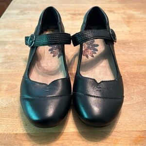 Women’s TAOS Virtue Mary Janes Black Leather Shoe Vir-13336A Size 8.5 EUC